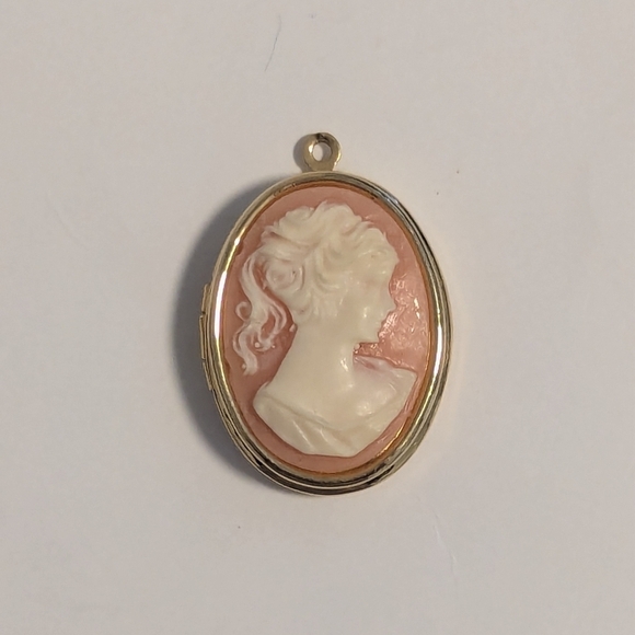Victorian Cameo Locket Vintage Necklace Pendant Shell Ivory Ornate Gold Oval - Picture 3 of 11